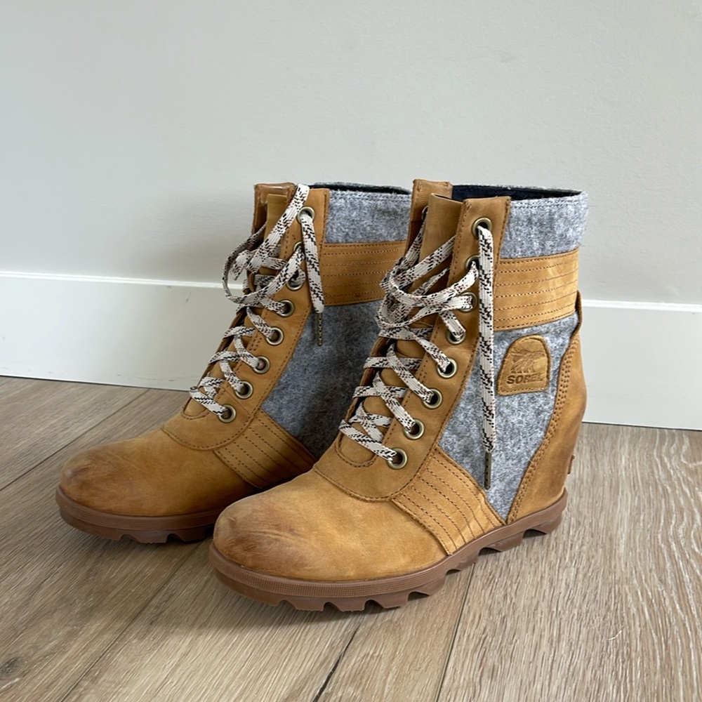 Women’s Sorel size 10 wedge boot
